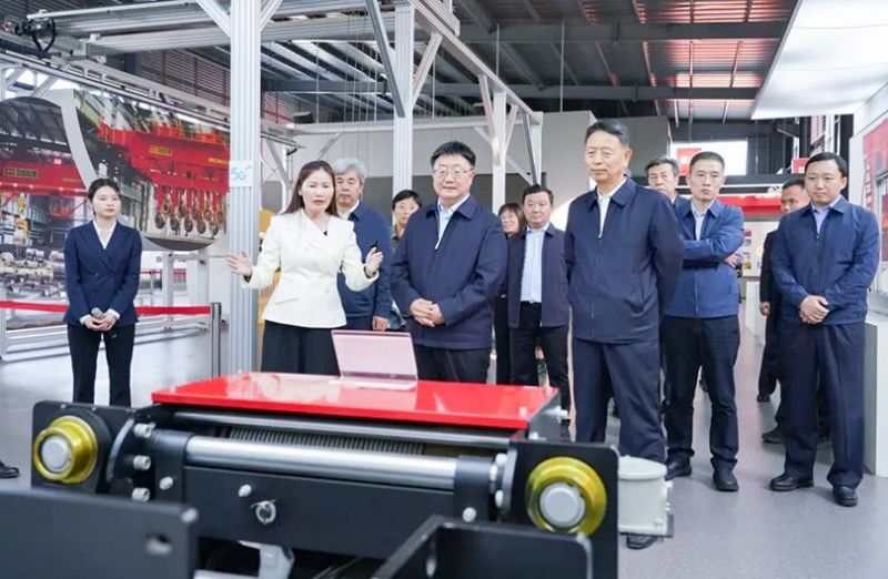 河南省司法廳黨委書記、廳長賀振華蒞臨衛(wèi)華集團(tuán)調(diào)研